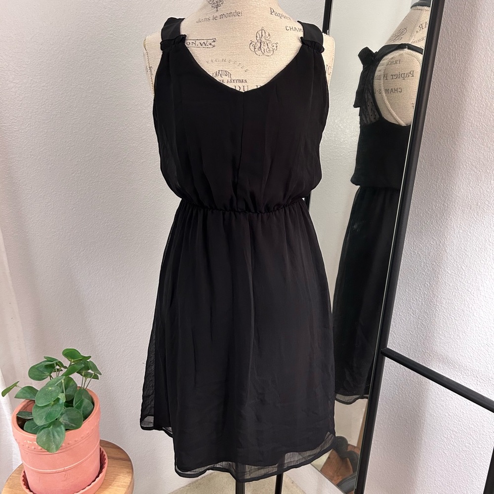 Elegant Black Sleeveless Dress